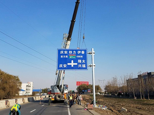 上海上海道路护栏网网片该如何进行正确的选购呢？