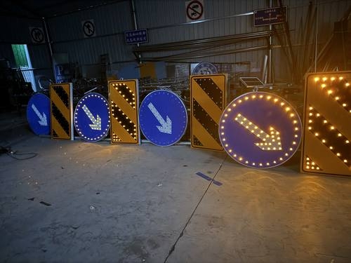 上海上海河南太阳能自发光交通路标牌厂家